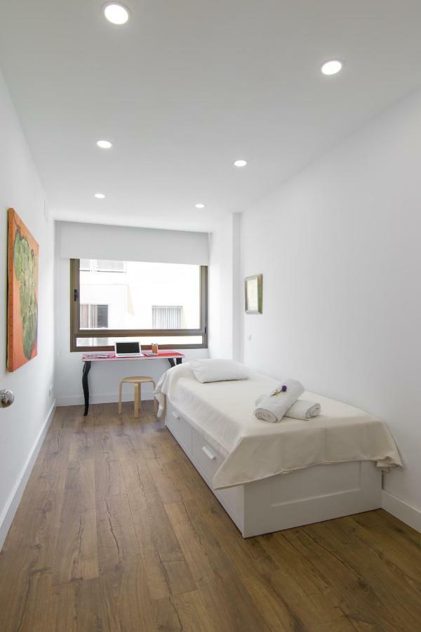 Homeforguest Stylish And Modern Apartment Overlooking Las Canteras Las Palmas de Gran Canaria Exterior photo