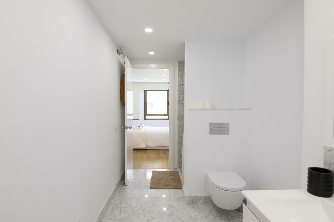 Homeforguest Stylish And Modern Apartment Overlooking Las Canteras Las Palmas de Gran Canaria Exterior photo