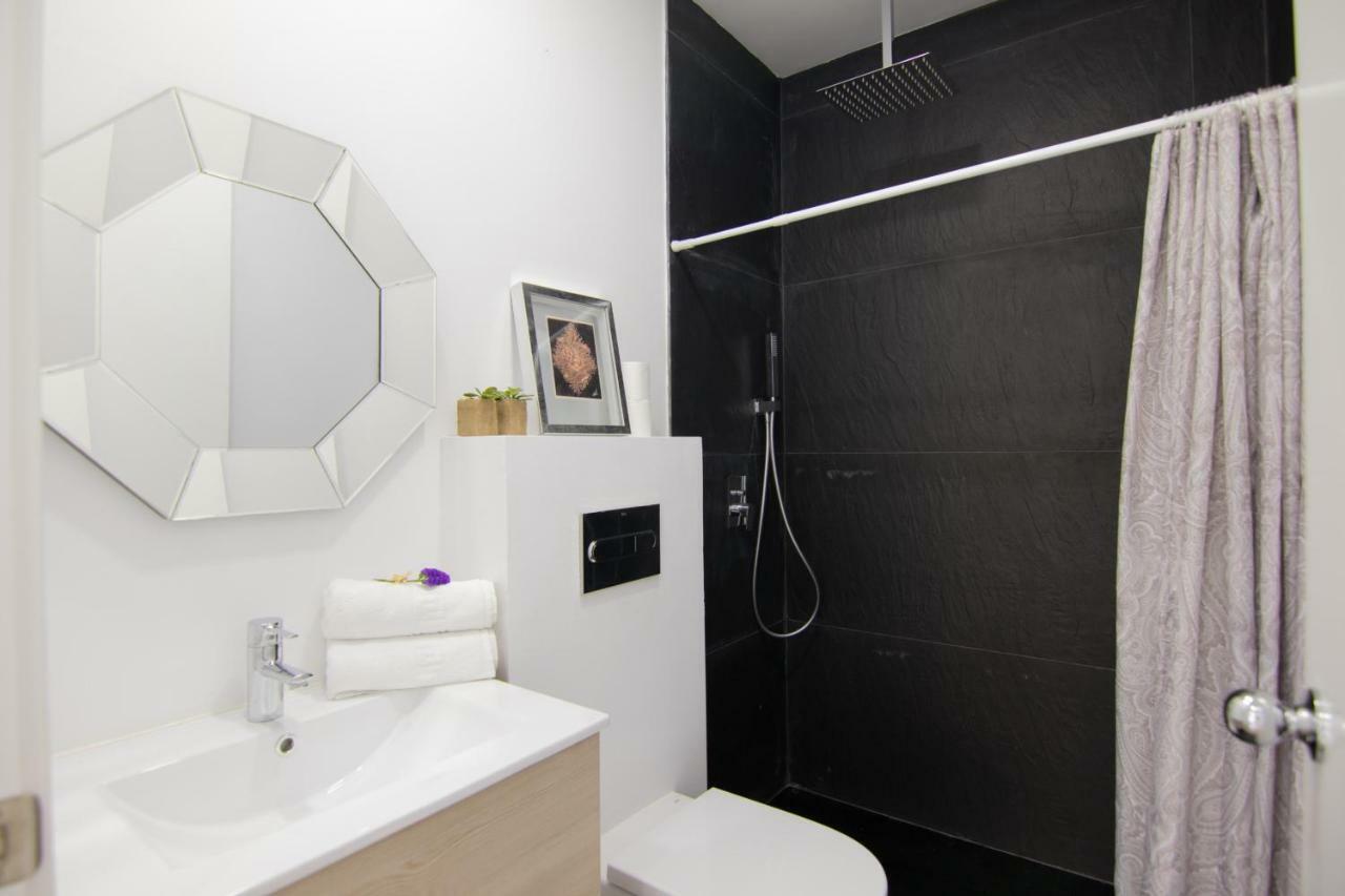 Homeforguest Stylish And Modern Apartment Overlooking Las Canteras Las Palmas de Gran Canaria Exterior photo
